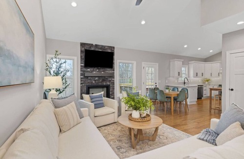 Vista Acres House | 4 min to LU! Hot Tub, Family-Friendly + Mtn Views