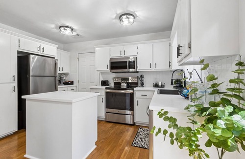 Cartersville House | 4 Minutes to LakePoint Sports Complex/King Bed/Fenced Yard