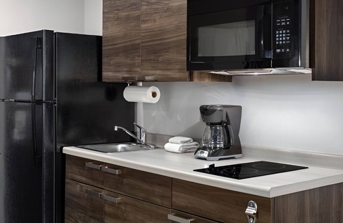 Westgate Hotel | 4 Modern Rooms w/Full Kitchen & Outdoor Grill Perfect for Short or Long Stays