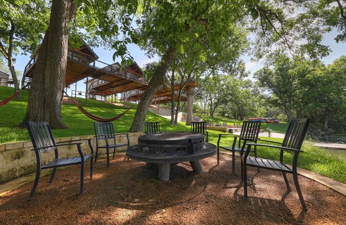 Center Point Cabin | #4 of 4 Treetop River Cabin: 6 guests +Kayaks+ Fishing+ Fire pits: Honey's Nest