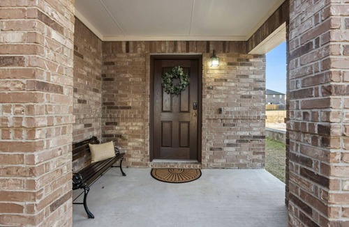 Temple House | 4 Queen Beds + Garage Parking in West Temple