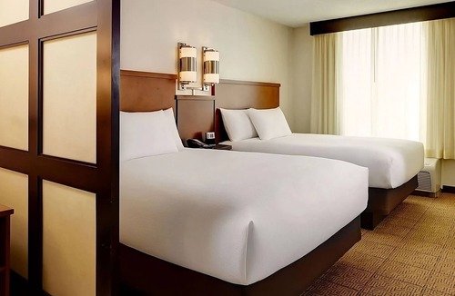 St. Johns Hotel | 4 Relaxing Units, FREE Parking, Short Drive to Sixth Street Historic District!