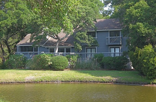 West Beach House | 4 Star 4BR Private Home with Lagoon/Golf View - Walk to Beach