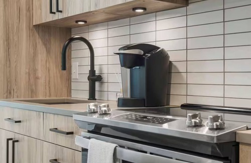 Navy Yard Apartment | 4 Unit DC Getaway | Perfect for Family | Close to Iconic Landmarks & Attractions