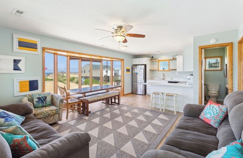 Sea Retreat House | 4080 Betcha Like It * Across the Street from Beach