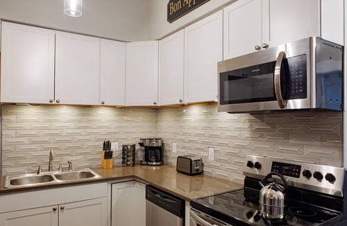 Dixon Park House | 416A Waldburg st · Newly Renovated 1920's Historic District Apt