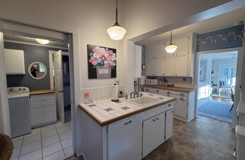 Lakeside Cottage | 418 E. Third In Lakeside