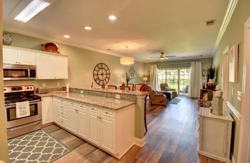 Central Myrtle Beach Apartment | 4803 Bovardia Place #102 condo