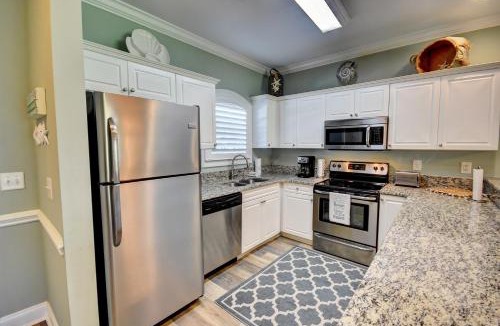 Central Myrtle Beach Apartment | 4803 Bovardia Place #102 condo
