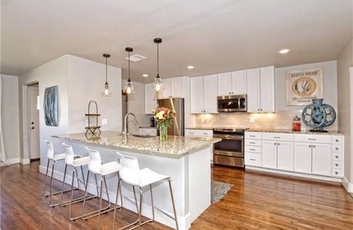Johnson City House | 4BDRM W/Private Pool & Hot Tub - Walk to Town Square, Minutes to Wineries!