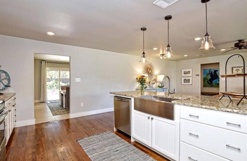 Johnson City House | 4BDRM W/Private Pool & Hot Tub - Walk to Town Square, Minutes to Wineries!