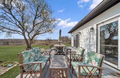 Buda House | 4BR Courtside Retreat Deck Lounge Pool&Pickleball