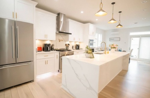 Park View House | 4BR DC Home w/King Bed + Sleeps 12