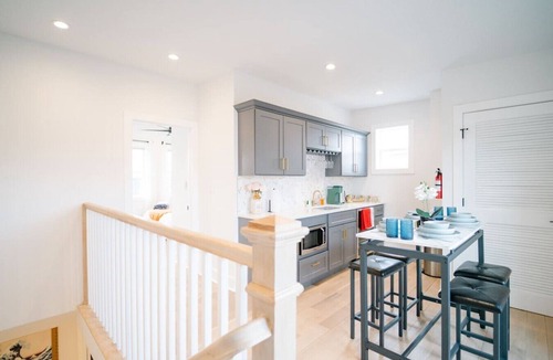Park View House | 4BR DC Home w/King Bed + Sleeps 12