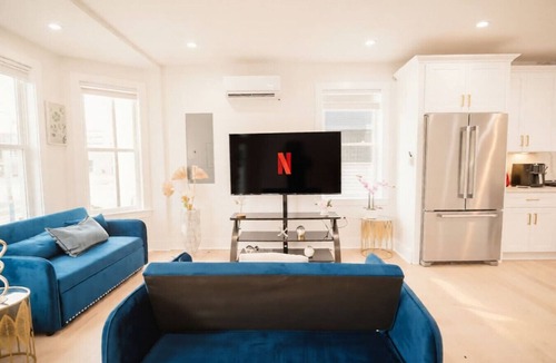 Park View House | 4BR DC Home w/King Bed + Sleeps 12