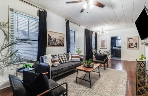 Freetown - Port Rico House | 4BR Downtown Lafayette-Garden Parking Walk to Arts District