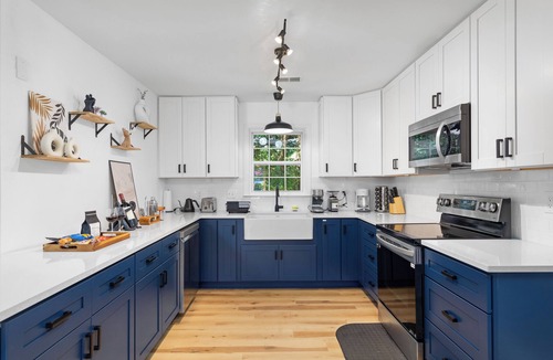 North Charleston House | 4BR House in Park Circle. Walk to Bars/Food, Fast Wifi, Pet-friendly