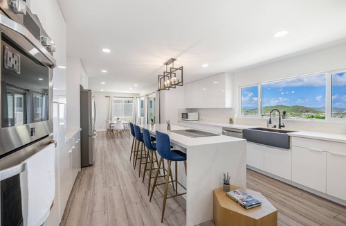 Kailua House | 4BR Kailua Ocean Views King Bed AC WiFi + Sleeps 8