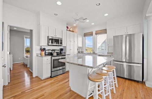 North Topsail Beach House | 4BR Oceanfront House - Hot Tub - Community Pool - Sleeps 14