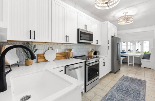 James Monroe House | 4BR Potomac Riverfront Cottage with Private Dock & Sunset Views