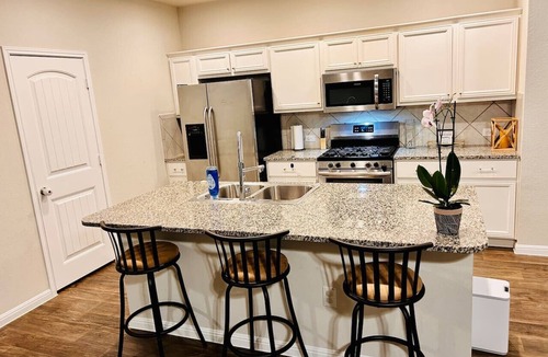 Pioneer Crossing House | 4BR retreat: 15m from Downtown and the Domain