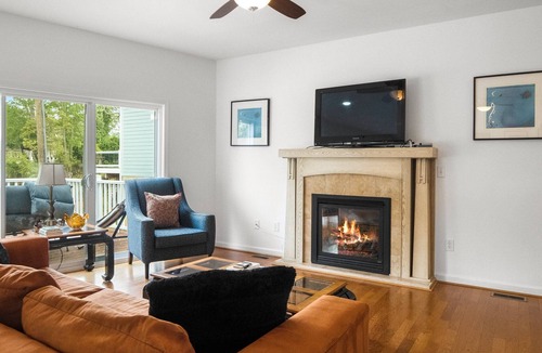 Annapolis House | 4BR Waterfront / Boat Dock, Balcony, Backyard BBQ