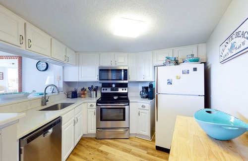 Atlantic Beach Condo | 4th-Floor oceanfront condo with amazing view, WiFi & shared pools/hot tub/gym