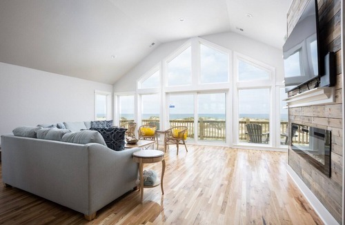 Carova Beach House | 4x4 Beach! July 6-13 open! Oceanfront with pool, movie theater, pool table, etc!