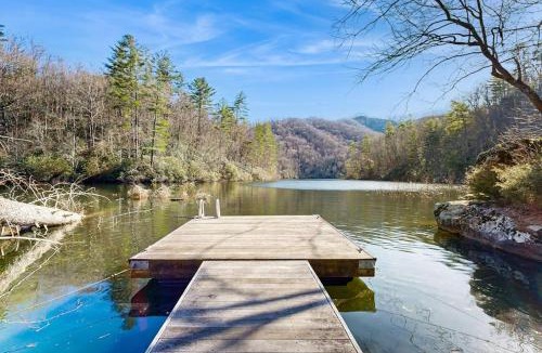 Tuckasegee House | 5 Bed 4 Bath Vacation home in Tuckasegee