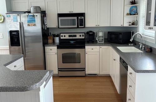 Nags Head Cottage | 5 Bedroom Home with Pool in the Heart of Nags Head