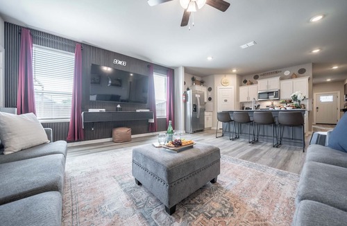 Abilene House | 5-Bedroom Themed Retreat - The Providence