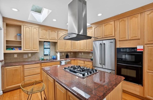 Silver Spring House | 5 Bedrooms | Modern Interior | Spacious