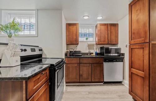 Park View House | 5-BR Historic Home Nestled Btw Petworth & CoHi