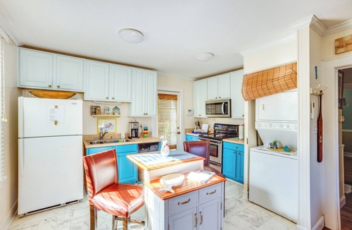 Mossy Oaks Cottage | 5 Mi to Downtown Beaufort: Pet-Friendly Cottage!