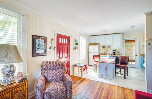 Mossy Oaks Cottage | 5 Mi to Downtown Beaufort: Pet-Friendly Cottage!