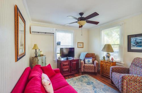Mossy Oaks House | 5 Mi to Downtown Beaufort: Pet-Friendly Cottage!