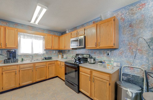 New Bern House | 5 Mi to Dtwn New Bern & Riverfront: Home w/Yard!