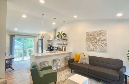 Greenville Cottage | 5 Minute Drive to Downtown Greenville!