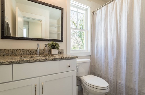 Durham Apartment | 5 Minute walk to Grocery & Grub, 1 mile away from Downtown & Duke University!