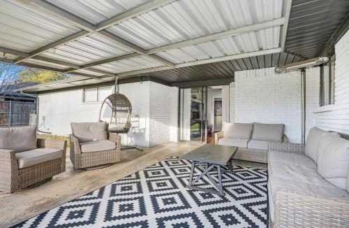 Northwest Dallas House | 5 STAR House - Chic Mid-Century Modern Luxury Home