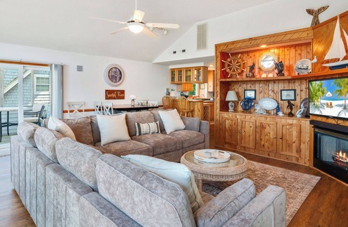 Colington Harbour House | 5538 Sunset Kove * Canalfront * Boat Dock
