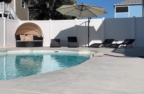 Crescent Beach House | 5BD&4BA Private Pool&HotTub, just steps from the beach! Sleeps 14