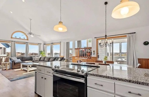 Ocean Sands House | 5bd/4bath short walk to beach with jacuzzi room/hot tub/private pool, ping pong
