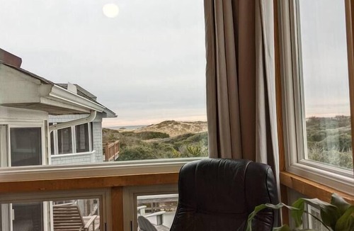 Ocean Sands House | 5bd/4bath short walk to beach with jacuzzi room/hot tub/private pool, ping pong