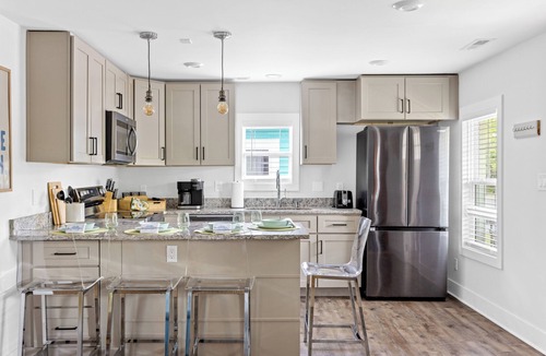 Wilmington House | 5bd Urban Central: BBQ - 5mins to Downtown