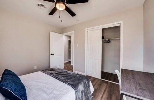 Haltom City House | 5BR-A/C-Full Kitchen-Smart TV-Backyard-Parking-BBQ