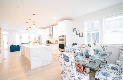 Park View House | 5BR DC Home Sleeps 17 | Prime Location