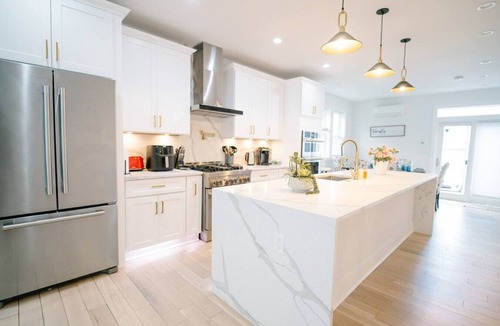 Park View House | 5BR DC Home Sleeps 17 | Prime Location