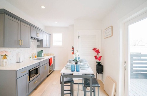 Park View House | 5BR DC Home Sleeps 17 | Prime Location