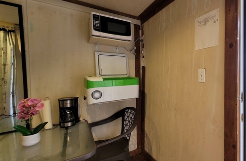 Fern Forest Cabin | #5Cabin w/PRIVATE indoor BATHROOM TV MICROWAVE